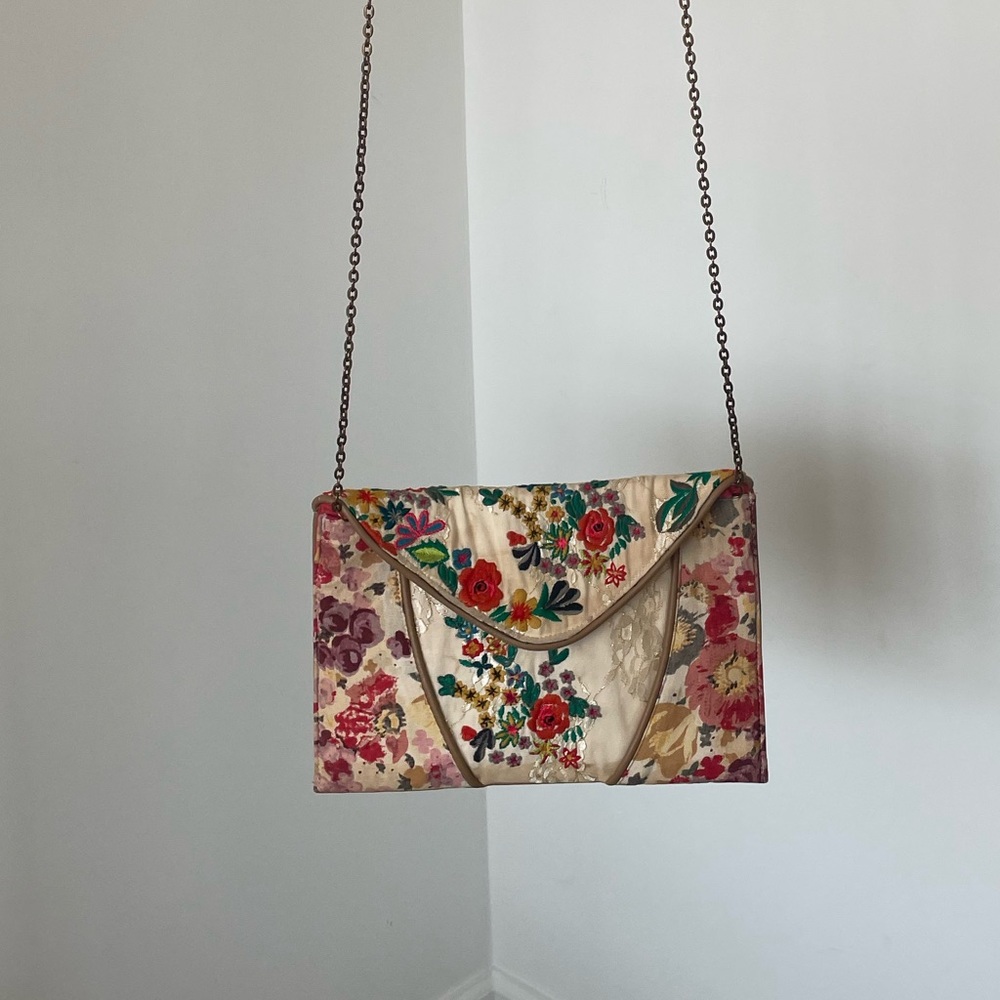 kimchi blue floral crossbody bag with pink interior